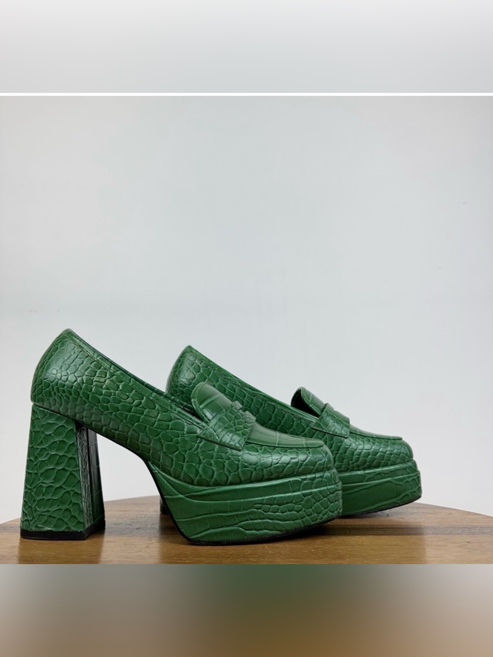 New Womens Fashion To Figure Madelyn Green Faux Leather Croc Print Loafer Size 8